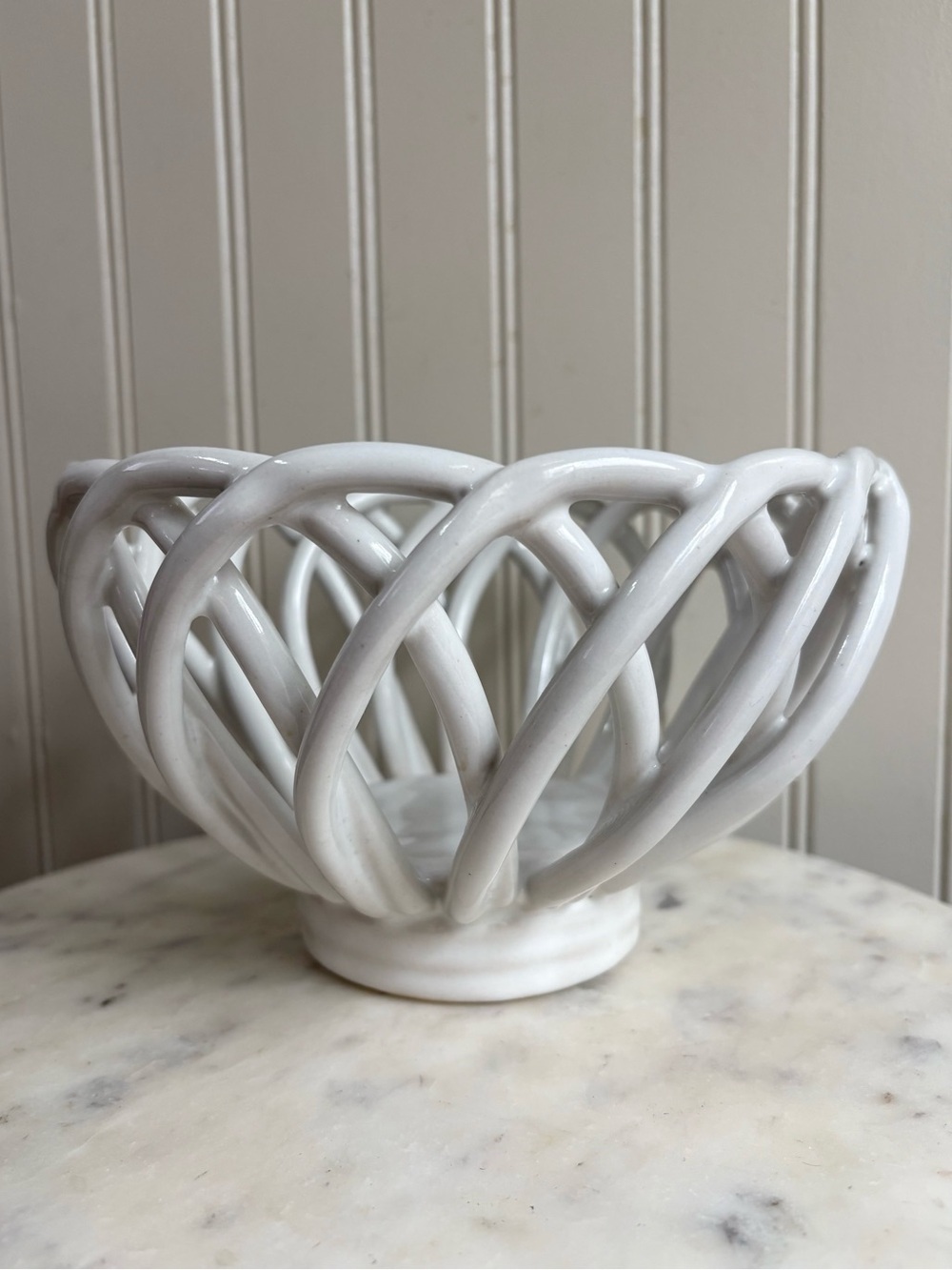 Vintage Eucalyptus Stoneware Lattice Weave Fruit Bowl White Round VTG Collection